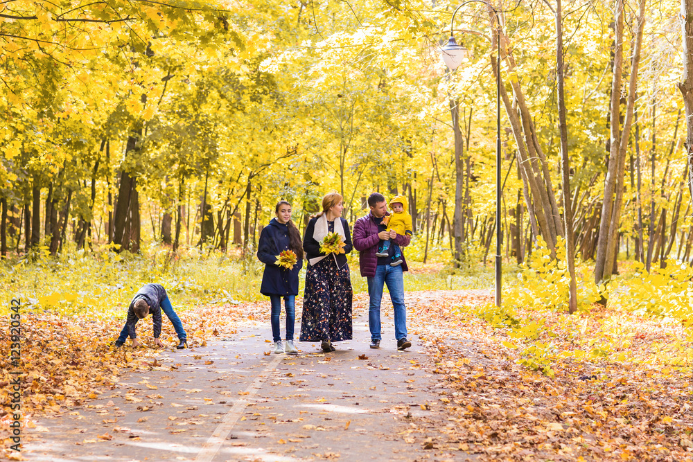 Fototapeta premium Happy young family spending time together outside in autumn nature.