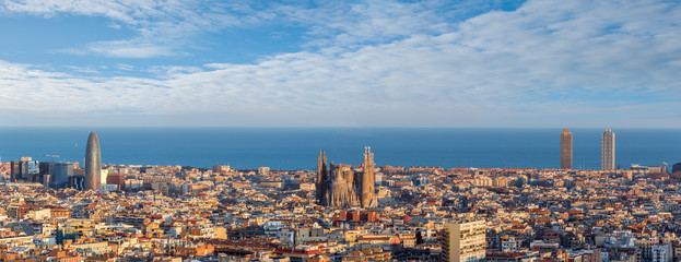 Wandcirkels Barcelona Sagrada Familia met panorama Barcelona  © basiczto