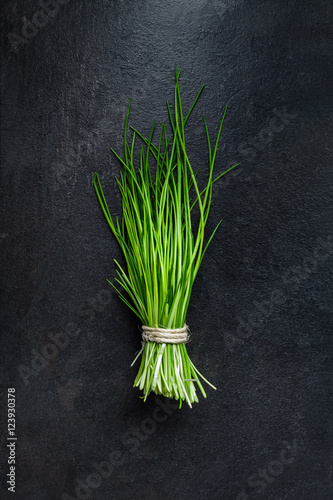 Canvas Print Bunch of fresh green chives on gray slate