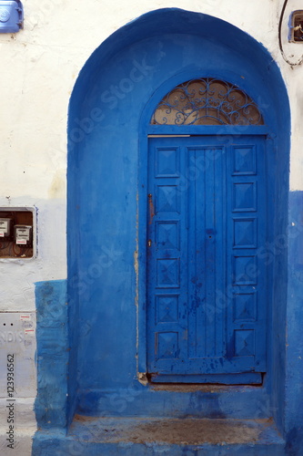 Porte bleue et blanche © Bruno Bleu