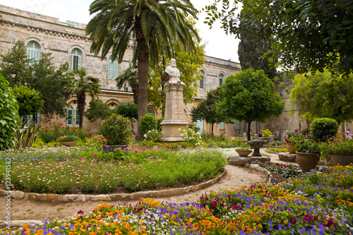 Piękny ogród w Jerozolimie