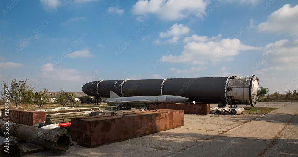 Waffen und Bomben im kalten Krieg