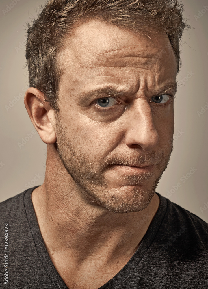 Obraz premium Man looking camera.