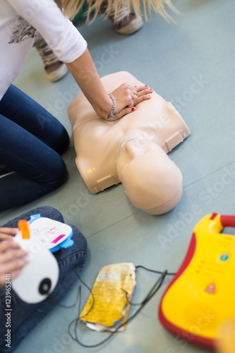 Quadro su tela First aid cardiopulmonary resuscitation course using automated external defibrillator device, AED
