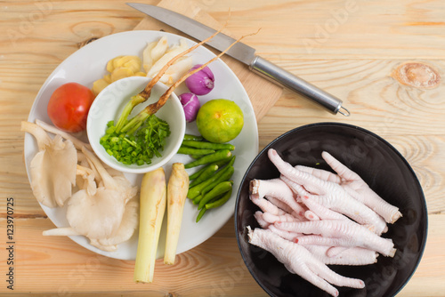 Garnish the spicy chicken leg soup with the call name 