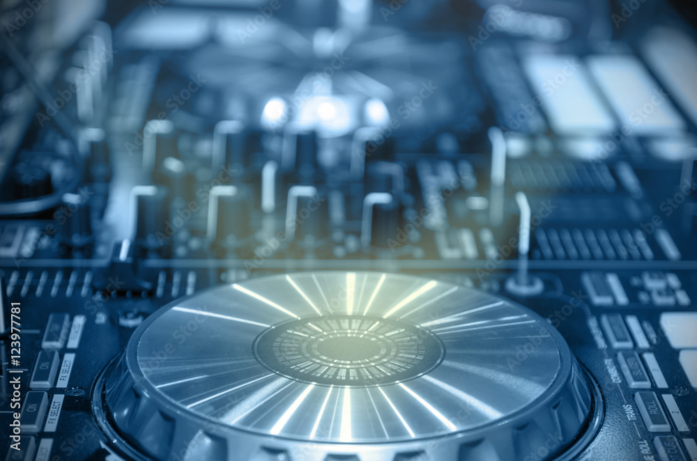 Digital music equipment, music mixer with track Digital music equipment, music mixer with track