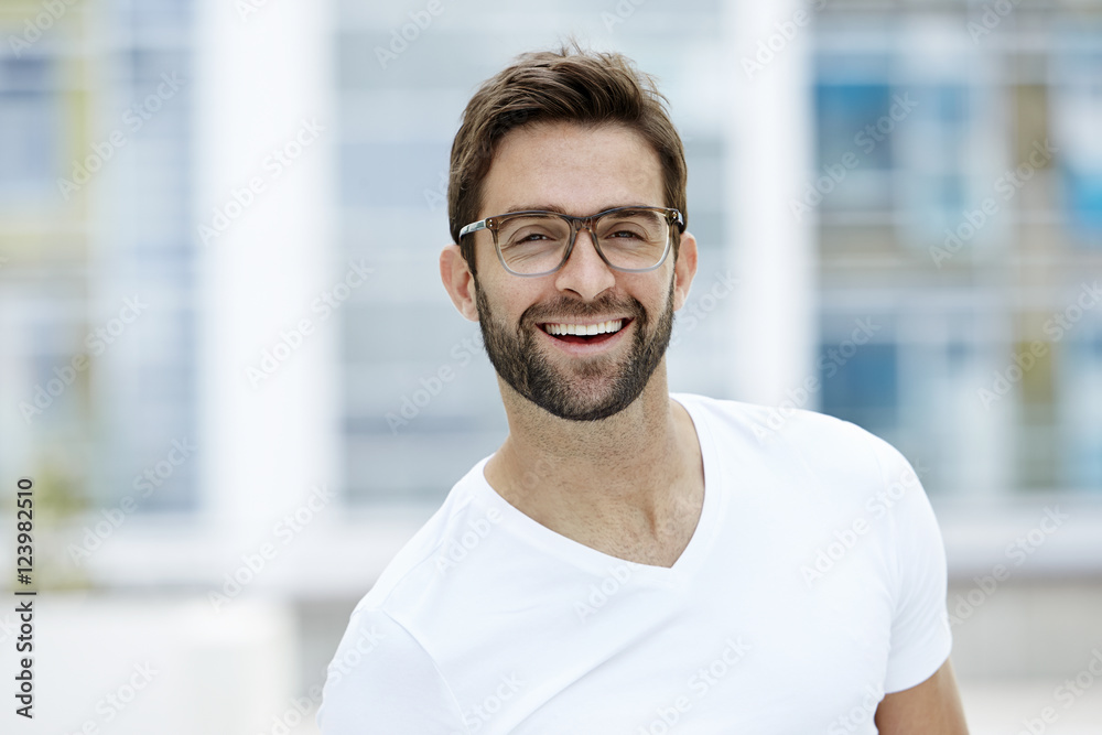 Happy guy in spectacles, portrait