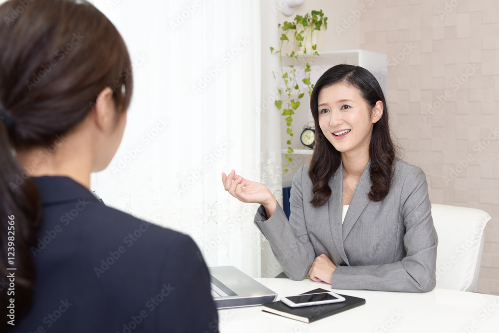 Fototapeta premium 笑顔のビジネスウーマン