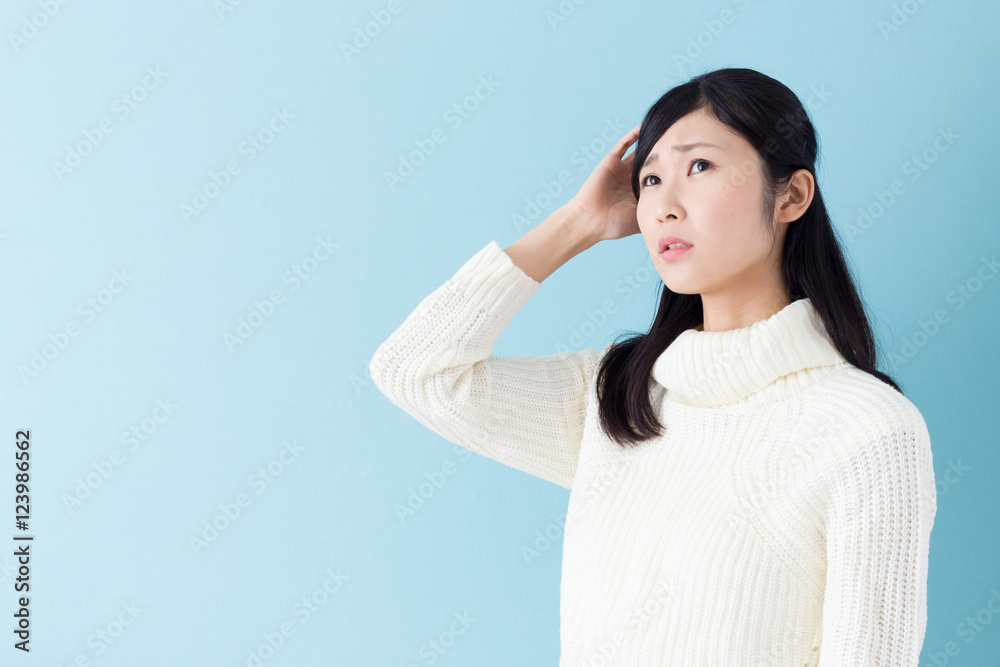 若い女性 冬服 若い女性 冬服