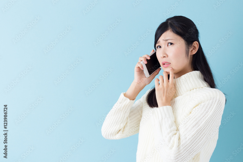 若い女性 冬服 若い女性 冬服