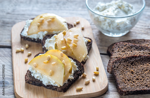 Sandwiches with cream cheese