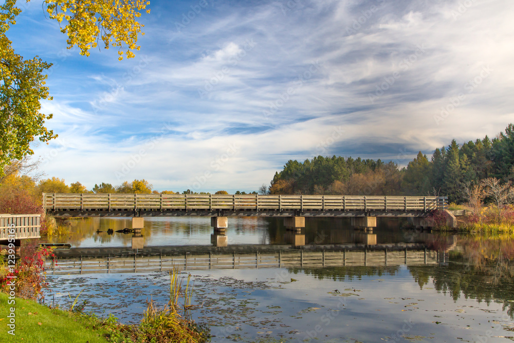 Fototapeta premium Bridge featuring Autumn Vibrant Colors on Apple River