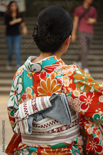 Japonaise en kimono à Tokyo, Japon