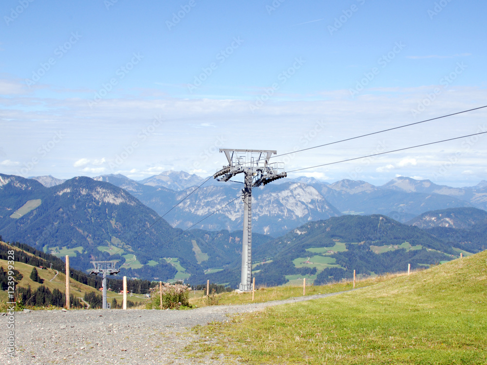 Seilbahn in den Bergen