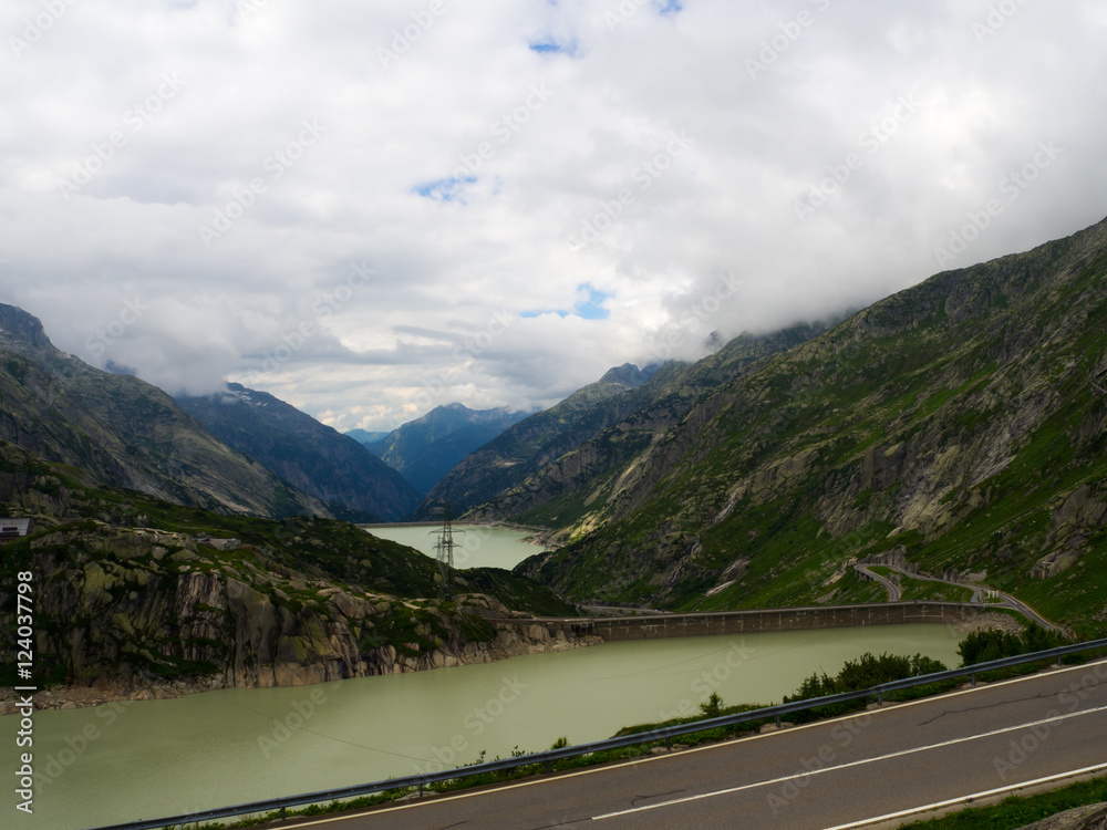 Grimselsee lago en la carretera de los tres puertos de Suiza, verano de 2106 OLYMPUS DIGITAL CAMERA