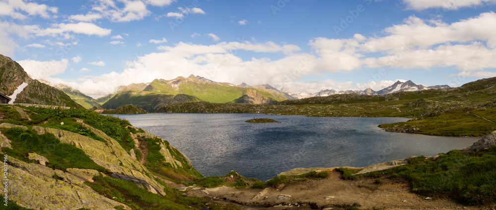 panorámica del lago Totensee en la carretera de los tres puertos de Suiza, verano de 2016 OLYMPUS DIGITAL CAMERA panorámica del lago Totensee en la carretera de los tres puertos de Suiza, verano de 2016 OLYMPUS DIGITAL CAMERA