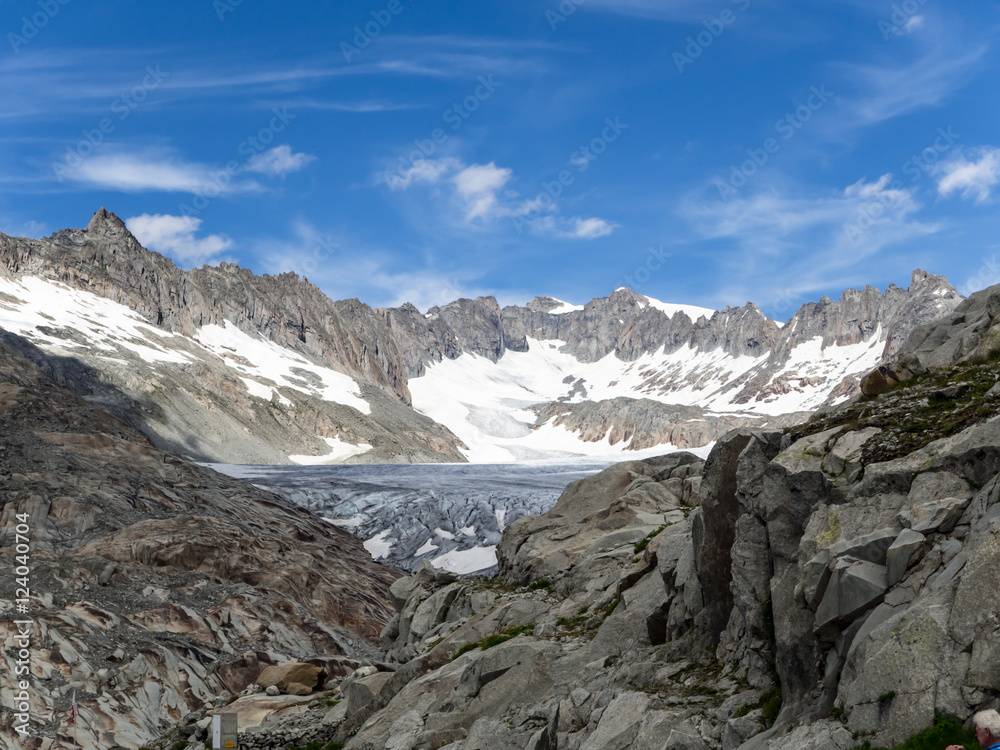 Obraz premium Glaciar del Ródano en la ruta de los tres puertos, cerca de Furkapass, Suiza, verano de 2016 OLYMPUS DIGITAL CAMERA
