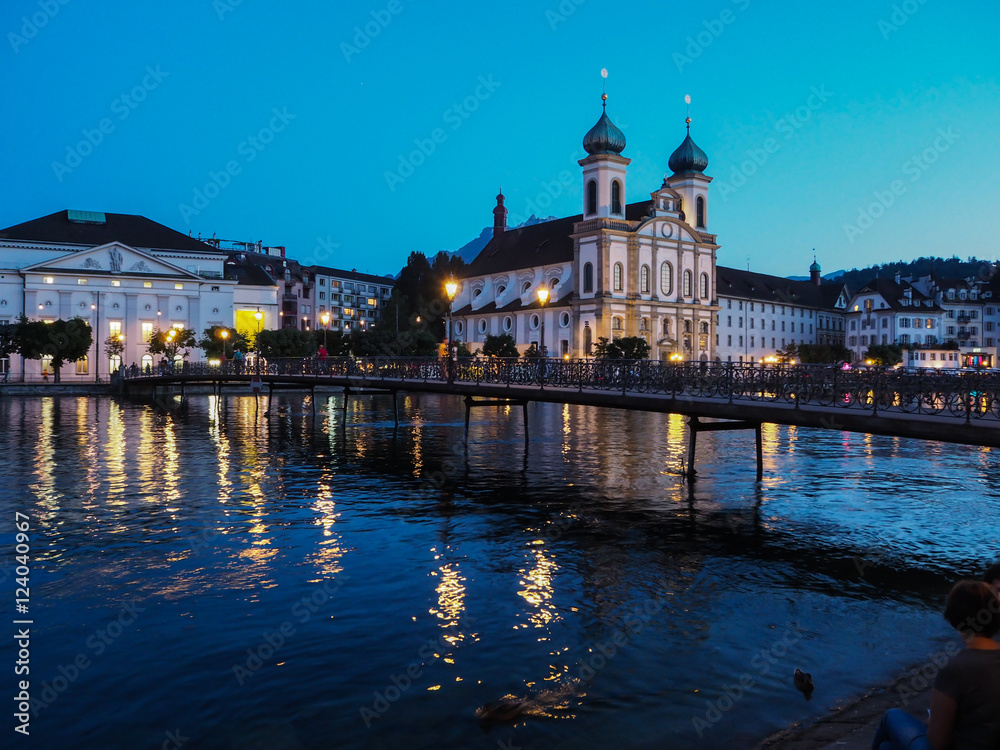 Iglesia de los Jesuitas del siglo XVII , el primer edificio religioso de Suiza de estilo barroco en Lucerna , verano de 2016, en la rivera del río Resuu OLYMPUS DIGITAL CAMERA