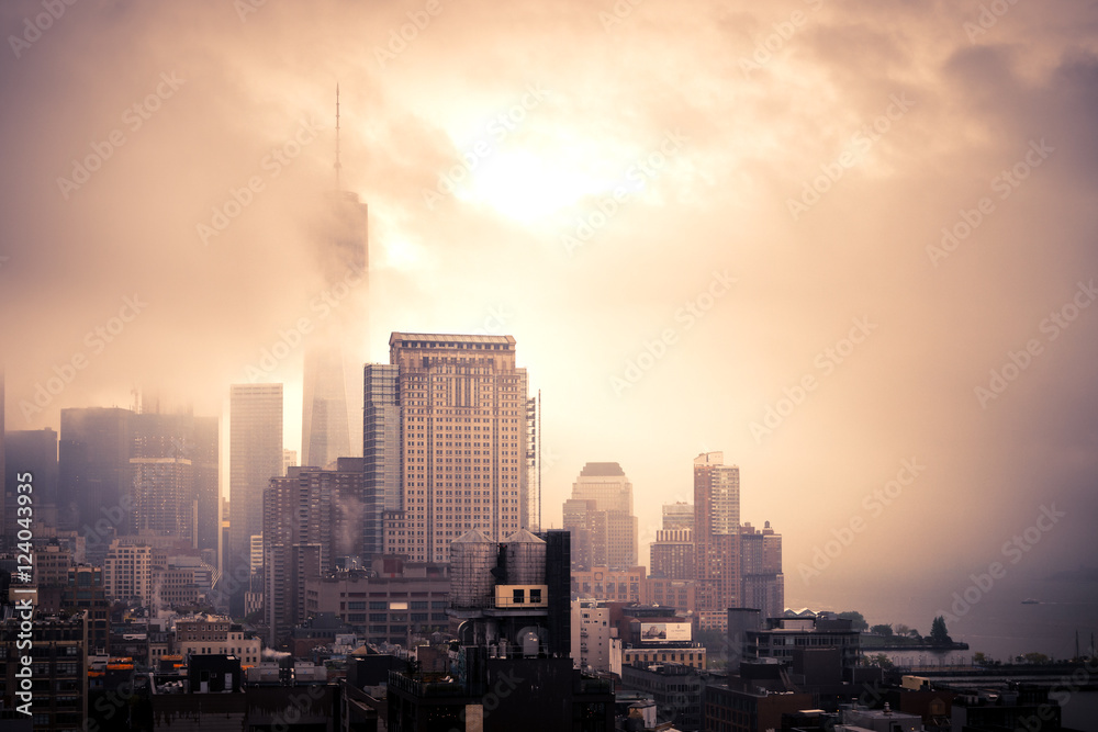 Fototapeta premium Clouds hugging the Freedom Tower