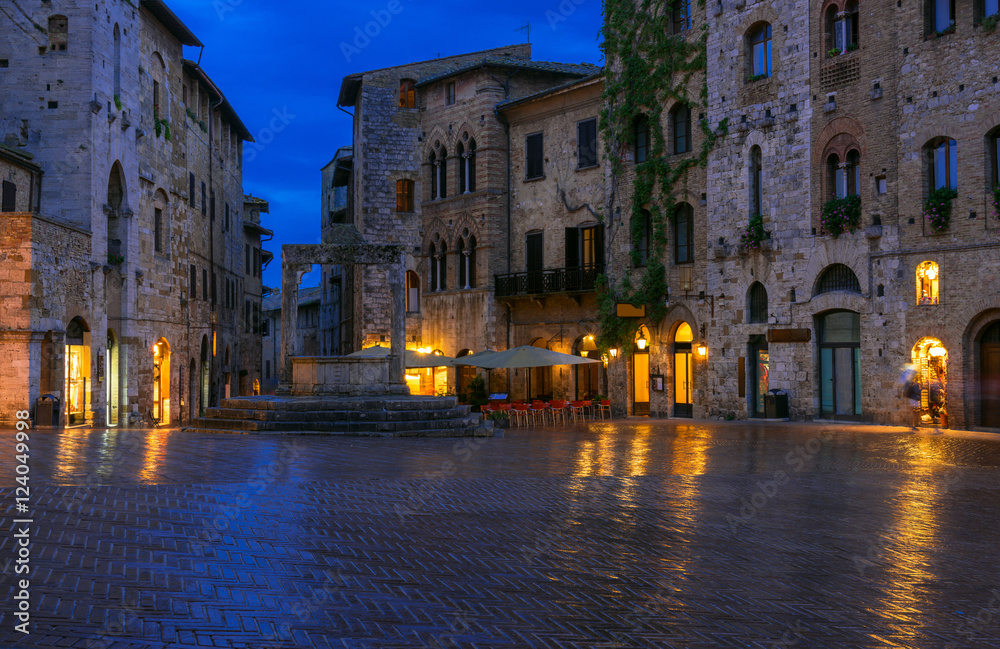 Night view of famous Piazza della Cisterna in the medieval town San Gimignano, Tuscany, Italy