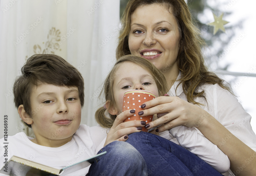 Ganz normale Familie StockFoto Adobe Stock