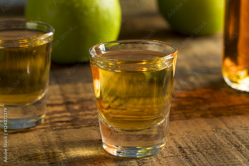 Alcoholic Apple Flavored Bourbon Whiskey Alcoholic Apple Flavored Bourbon Whiskey