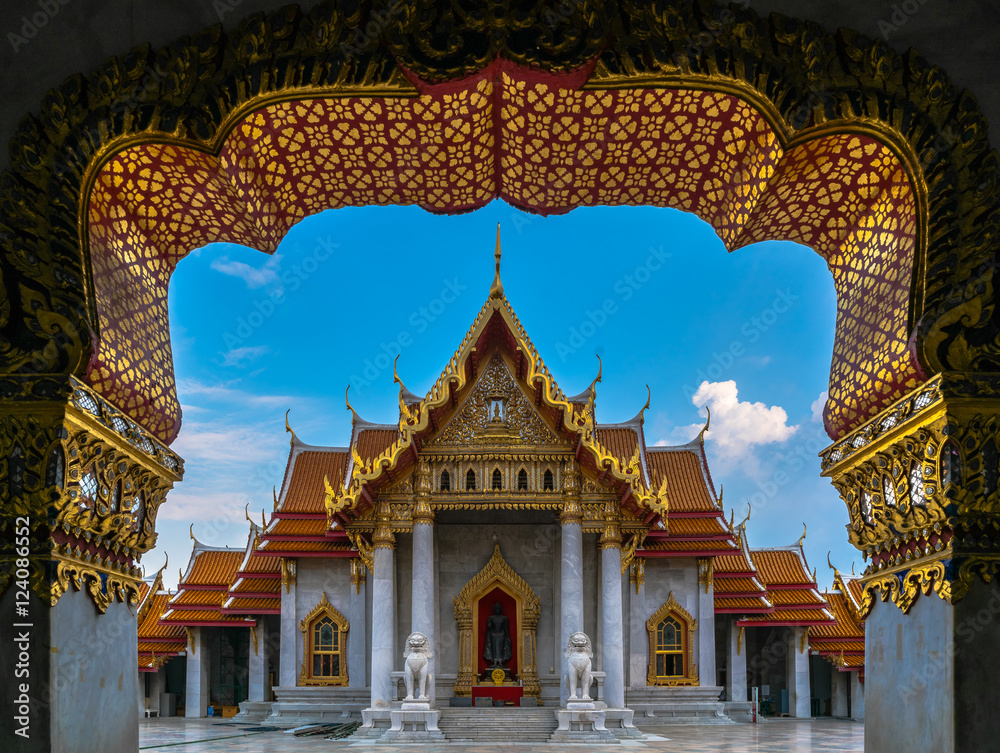 Obraz premium Wat Benchamabophit or Wat Ben in short is a marble temple in Bangkok