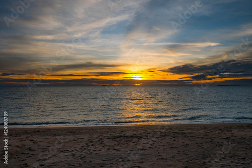 Φωτογραφία sunset and beach dark tone