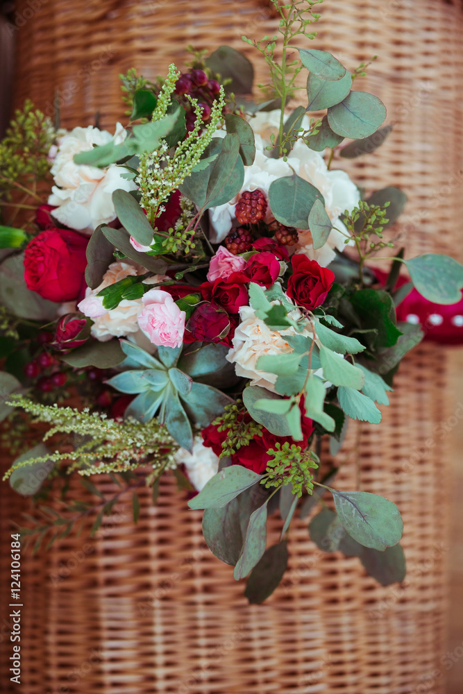 Fototapeta premium Tiny red and pink flowers put in gorgeous autumn bouquet