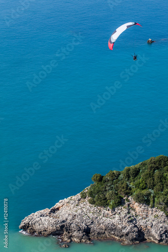 Fototapeta Naklejka Na Ścianę i Meble -  aerial view of the paraglider over the coast line