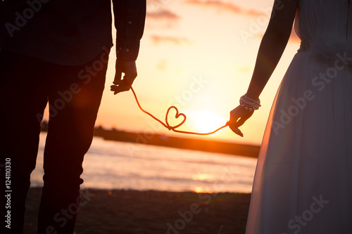 Valokuva 結婚式、夕日と愛