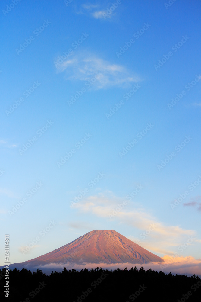 赤富士と空