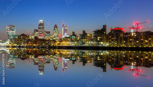 Cityscape of London with reflection in Thames river at night, UK © Patryk Kosmider