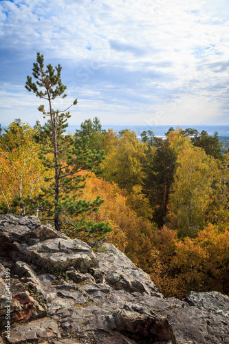 Fototapeta Naklejka Na Ścianę i Meble -  Осень в уральских горах