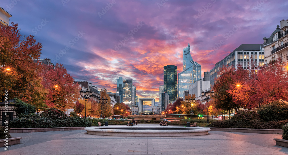 Obraz premium La Defense Financial district at sunset with autumn colors in Paris, France.