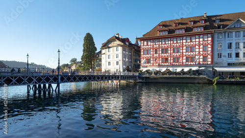 Luzern Altstadt und Reussbrücke, Spiegelungen in der Reuss.   © motivthueringen8