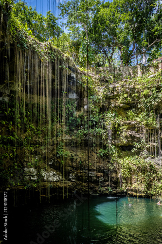 Fototapeta Naklejka Na Ścianę i Meble -  Cenote Ik Kil - Yucatan, Mexico