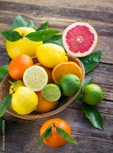 Fototapeta Naklejka Na Ścianę i Meble -  Citrus fruits in the basket 