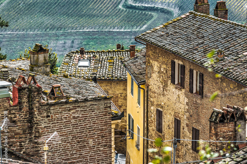 Fototapeta Naklejka Na Ścianę i Meble -  brown roofs in Tuscany