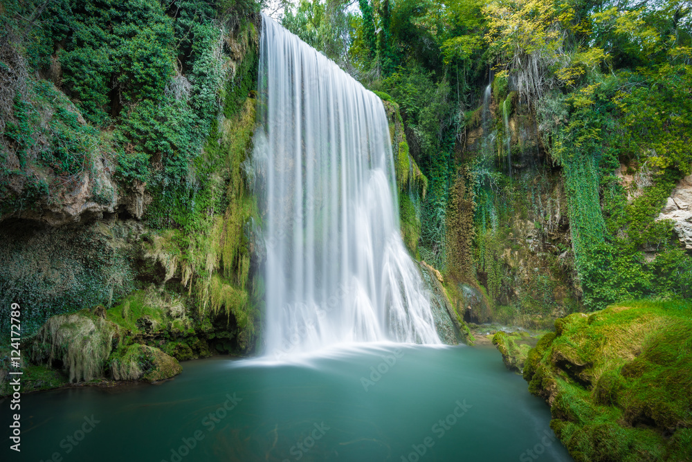Fototapeta premium Wodospad w Monasterio de Piedra, Saragossa (Hiszpania)