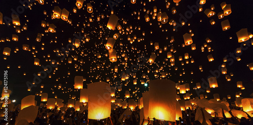 Floating Lantern Festival Loy Krathong Yi Peng Lanna at Chiang M photo