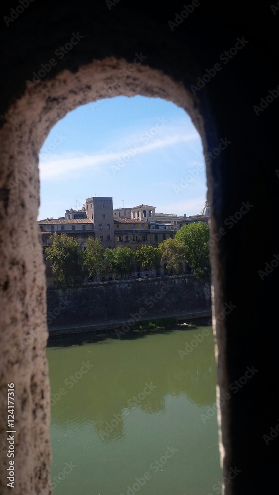 Fiume Tevere visto dalla feritoia di Castel Sant'Angelo