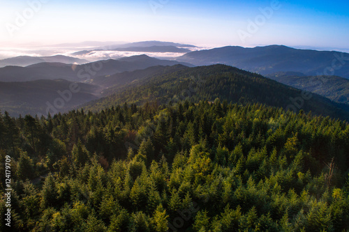 Tapeta w rolce Świt w górach Beskidy we m