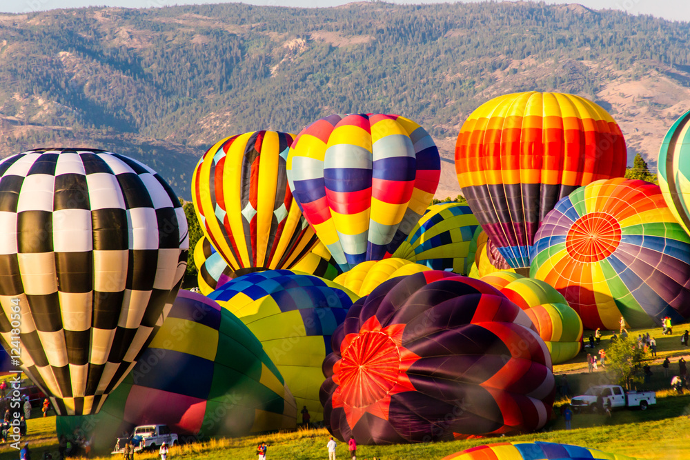 Naklejka premium Colorful Hot Air Balloons Inflating