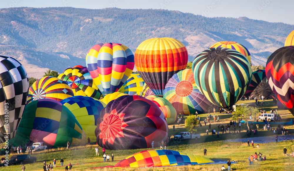 Obraz premium Hot Air Balloons Prepare for Lift-Off