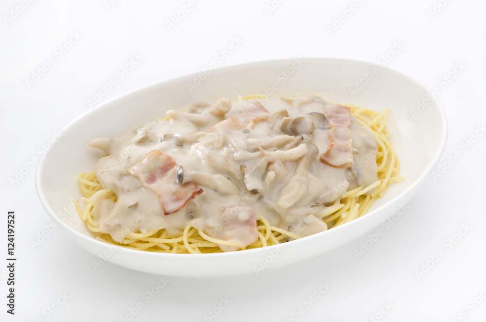 キノコのクリームパスタ