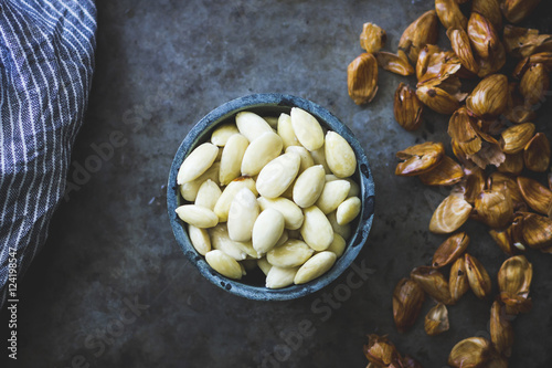 Blanching almonds