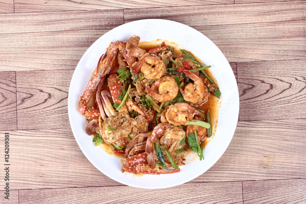 Stir-fried crab and shrimp in curry power is top-ten of popular Thai food as seafood to fried with fresh milk ,grill curry ,egg ,oyster oil and yellow curry powder. Stir-fried crab and shrimp in curry power is top-ten of popular Thai food as seafood to fried with fresh milk ,grill curry ,egg ,oyster oil and yellow curry powder.