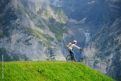A woman ready to go down from hill by kick scooter at Bort stati photo