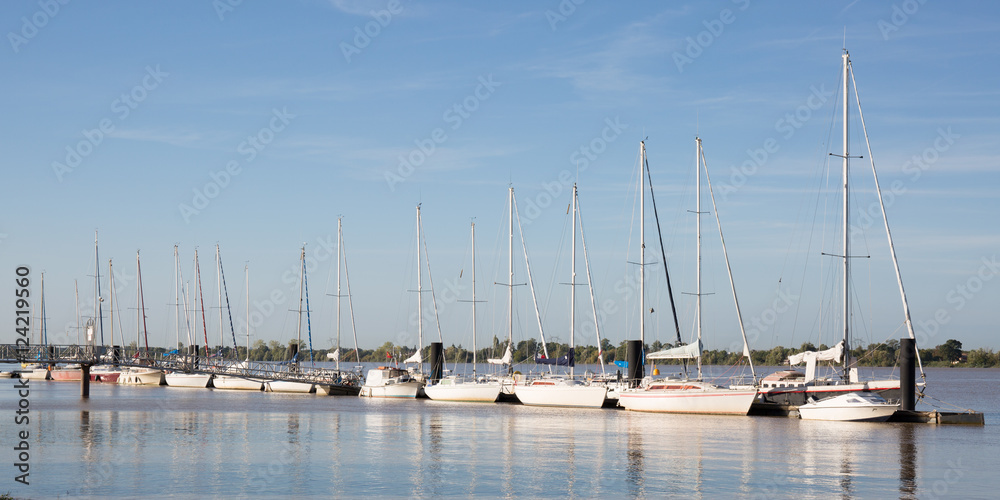 Accumulation of yachts on the water against the sky,